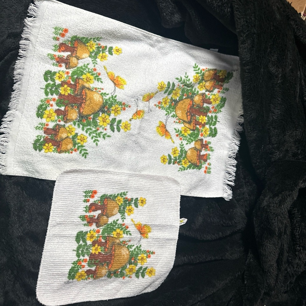 Vintage 70s mushroom and butterfly hand towel/wash clothe